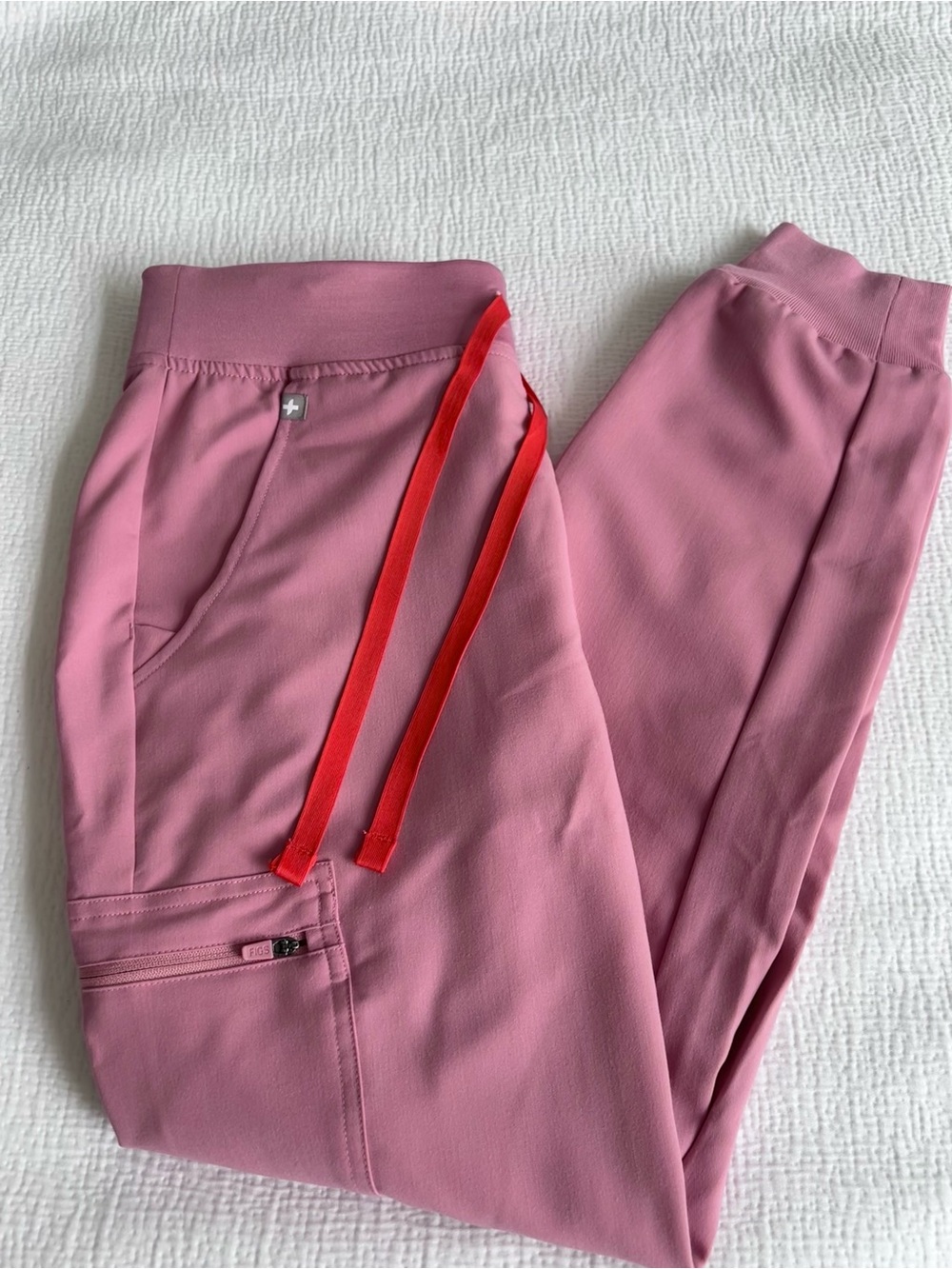 Figs Dusty Rose Scrub Set with Red Drawstrings Limited edition XS Top, S bottom - Picture 2 of 9